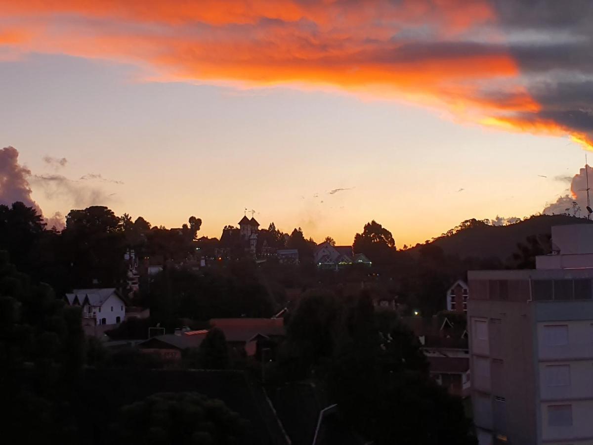 Apartamento No Capivari Com Elevador Campos do Jordão